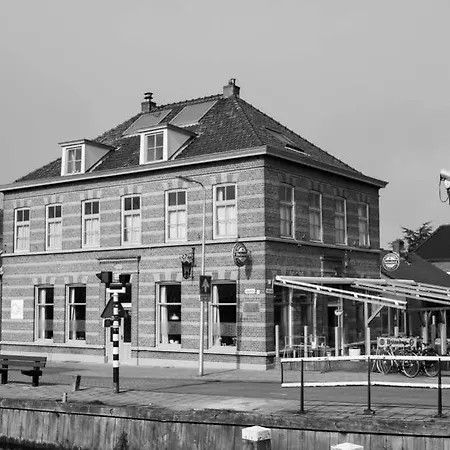 Over De Brug Hotel 2*