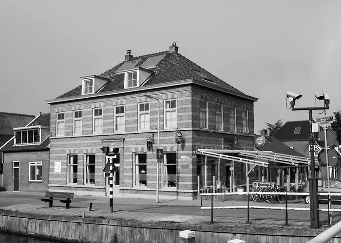 Over De Brug Hotel 2*